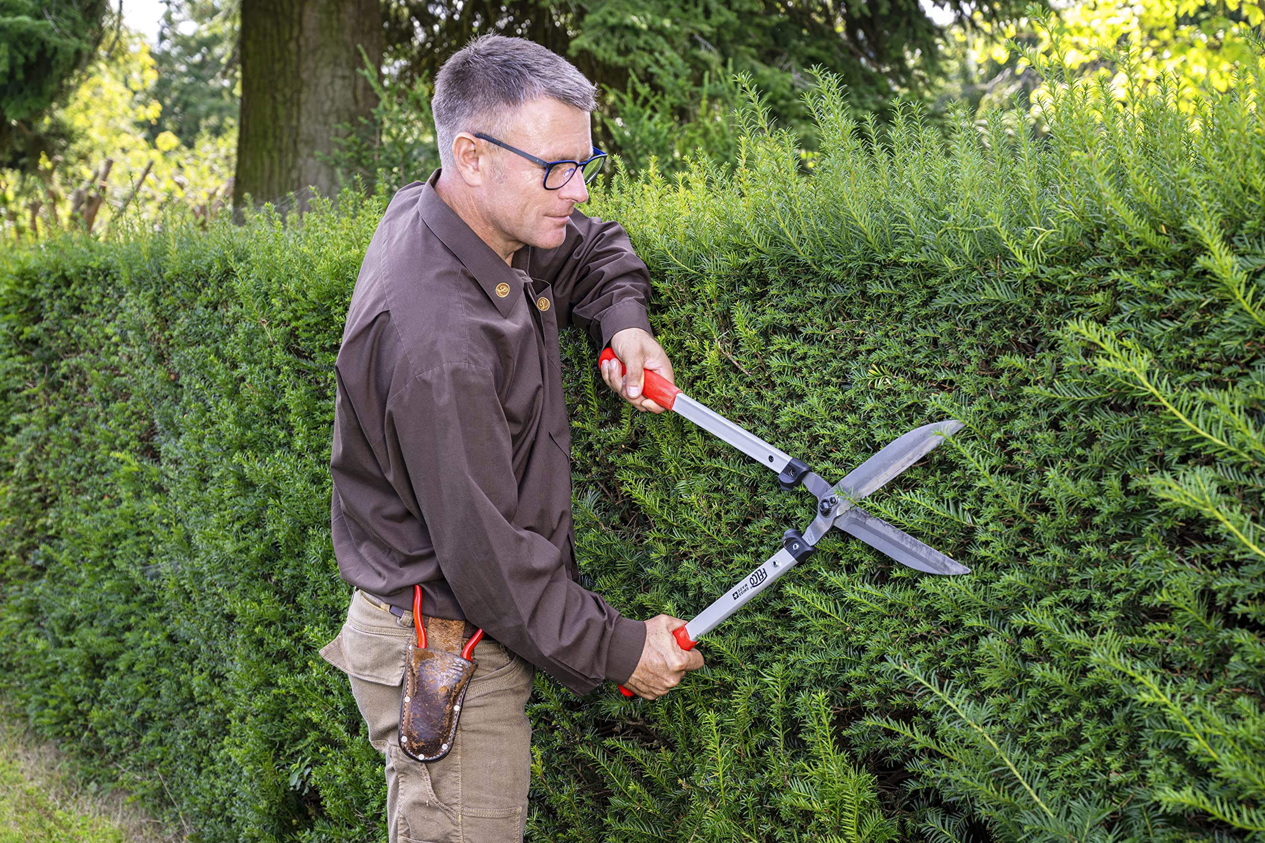 FELCO F250-63 Swiss Made Hedge Shears for Gardening – 25" Lightweight Precision Clippers for Shrub Trimming | Hedge Scissors | Trimmer Tool with Chromed Carbon Blades | I-Beam Handles - Image 5